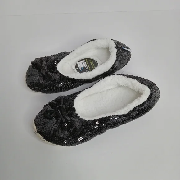 SNOOZIES SEQUIN SLIPPERS BLACK WOMENS SIZE MEDIUM‎ SHOE SIZE 7-8 NWT - Picture 2 of 8